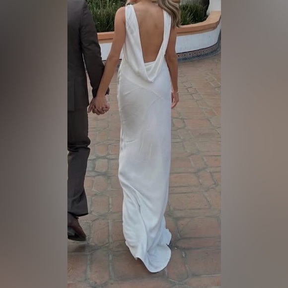 Meshki White V-Neck Maxi Gown - Picture 5 of 6